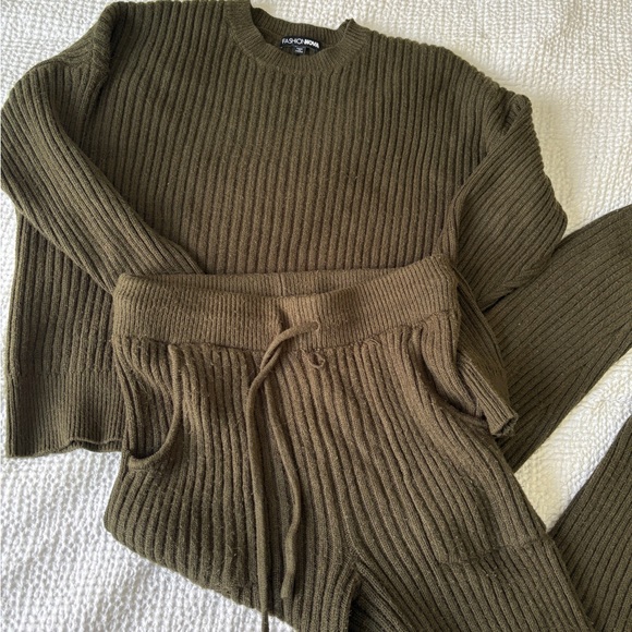 Sweater Set size Small - Picture 4 of 6